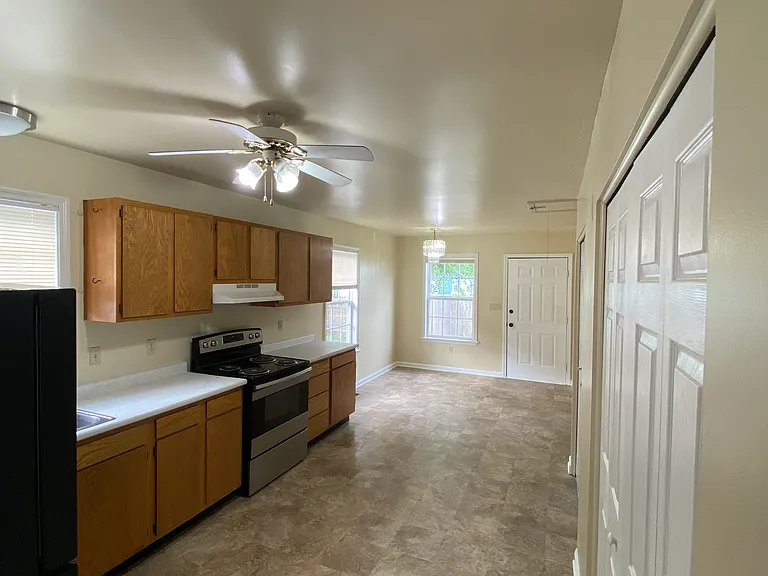 1727 Baird St — Photo 3