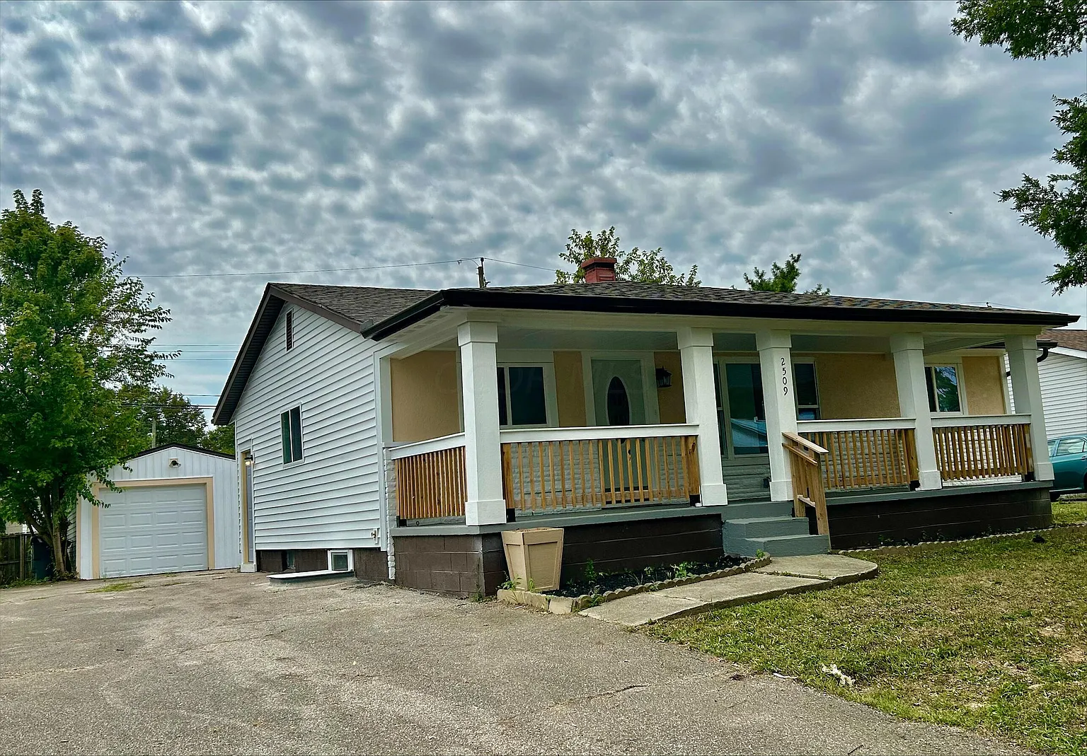 2509 Symington Ave photo 1