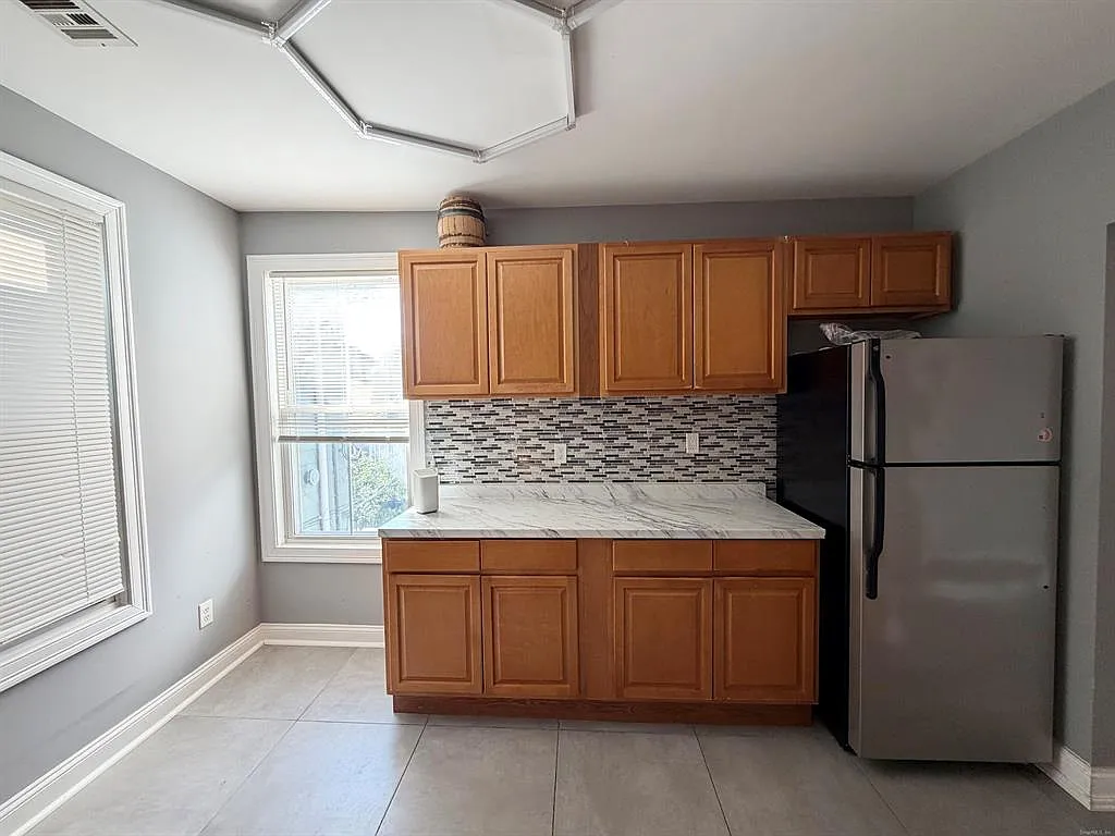 4 bed, 1400 sqft, $3,000 — Photo 4