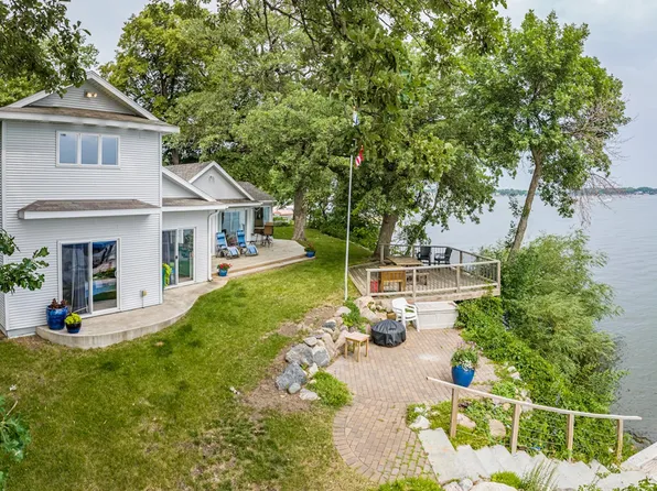 336 Lake Dr, Arnolds Park, IA 51331