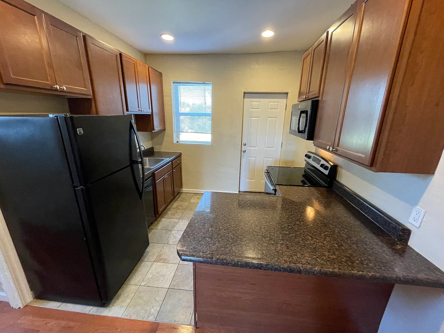1 bed, 550 sqft, $950 — Photo 3