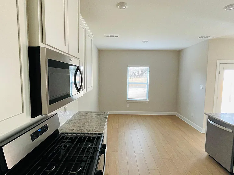 1320 Windermere Way — Photo 6