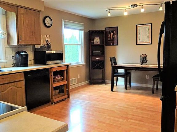 2nd image of 39 Regina Dr