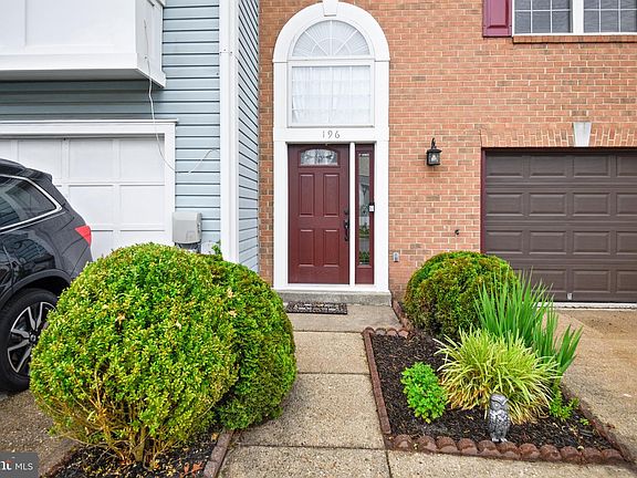 3rd image of 196 Pinecove Ave