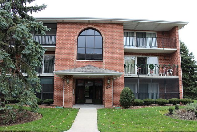 1st image of 5033 Circle Dr APT 104