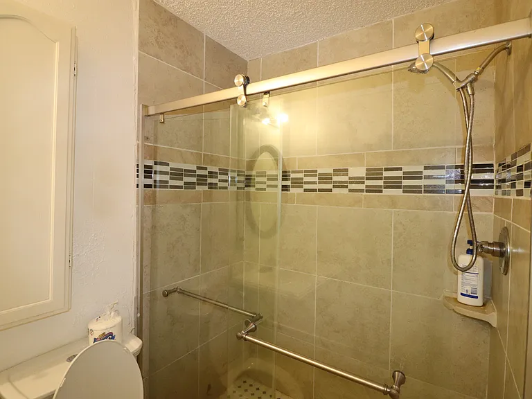 7340 Folkstone Dr — Photo 12