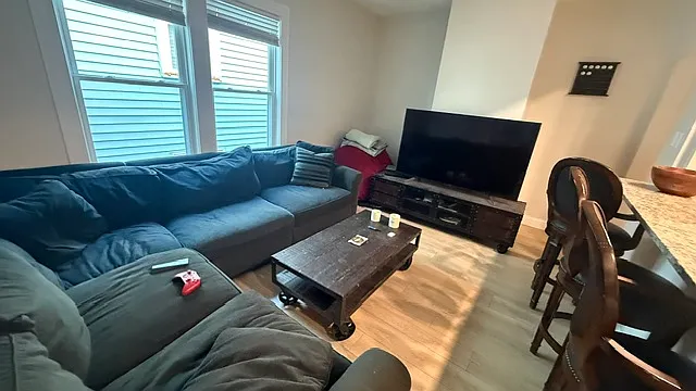 819 E 2nd St #3 — Photo 7