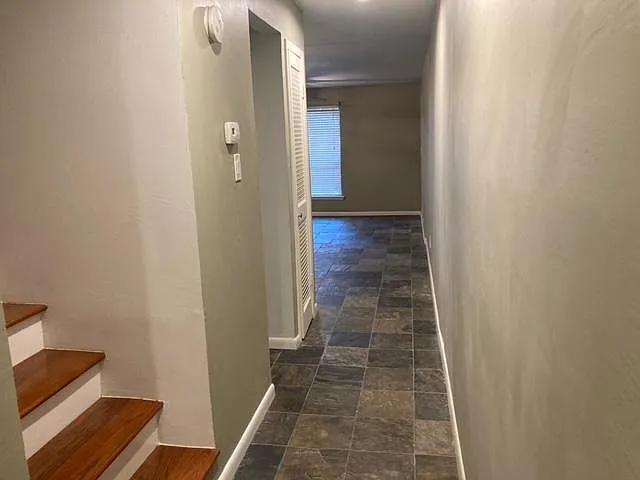 1 bed, 1250 sqft, $1,700 — Photo 3