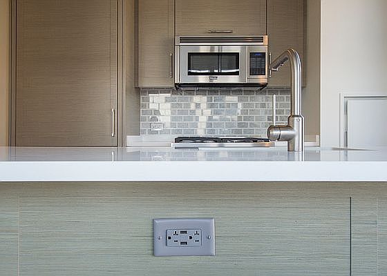 5th image of 555 10th Ave APT 24I