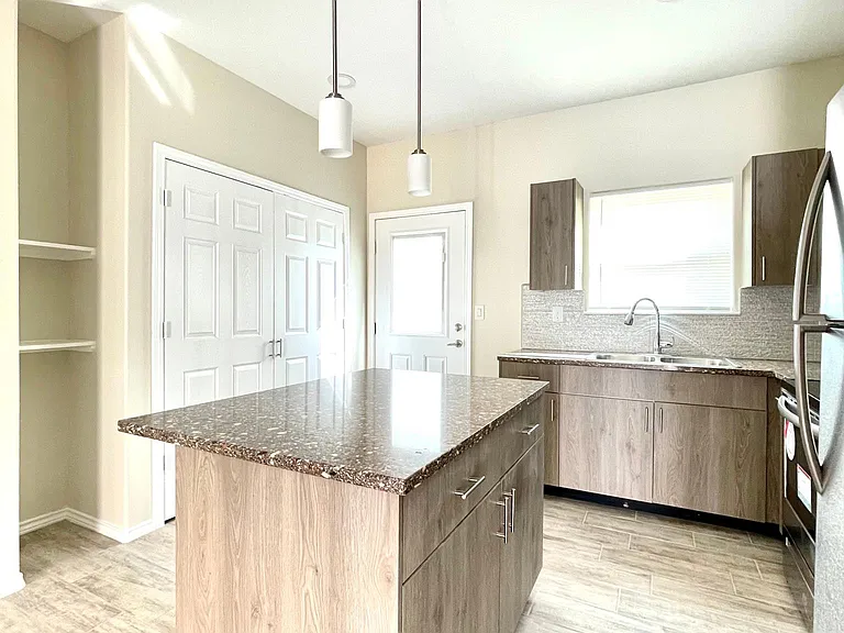 5203 N Hiawatha Dr #1 — Photo 8