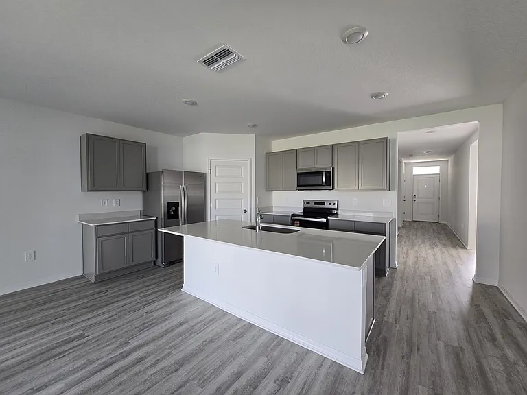 231 Taylor Groves St — Photo 8
