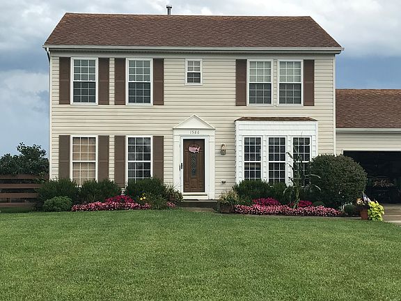 2nd image of 1586 Saint Ives Ct