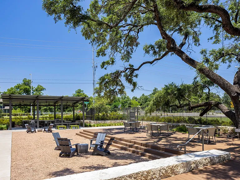 Lakeline_amenity_social terrace (2)