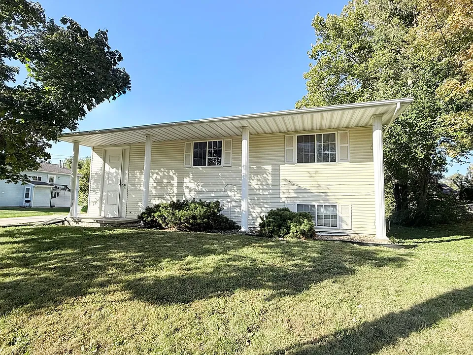 1122 West Ave.