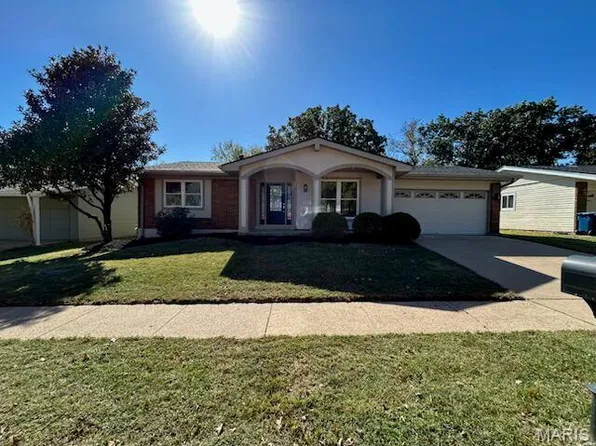 682 Rustic Valley Dr, Ballwin, MO 63021