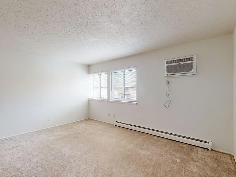 Kendall Manor Apartments — Photo 47