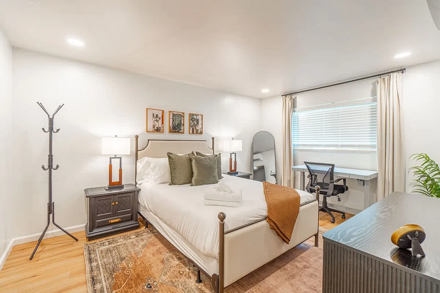1 bed, 1.0 bath, 893 sqft, $3,565 — Photo 4