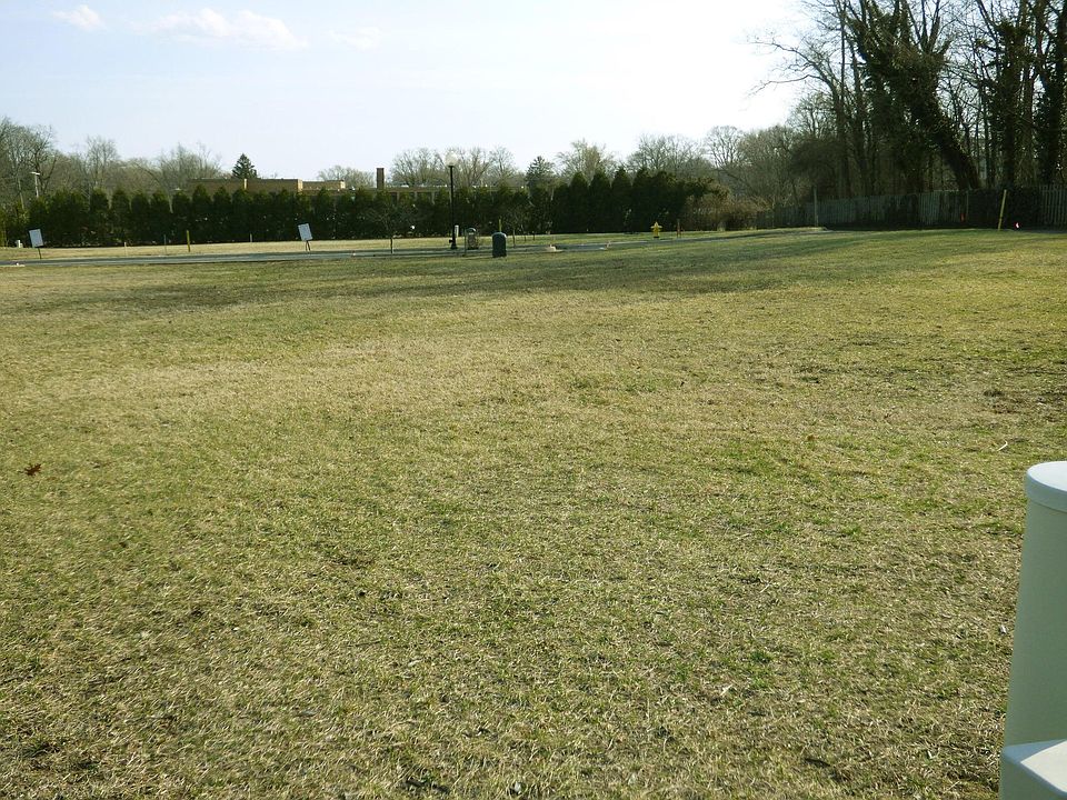 2nd image of 557 Chapin Blvd #4