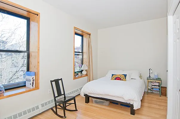 Rented by Perry Associates NYC Inc | media 11