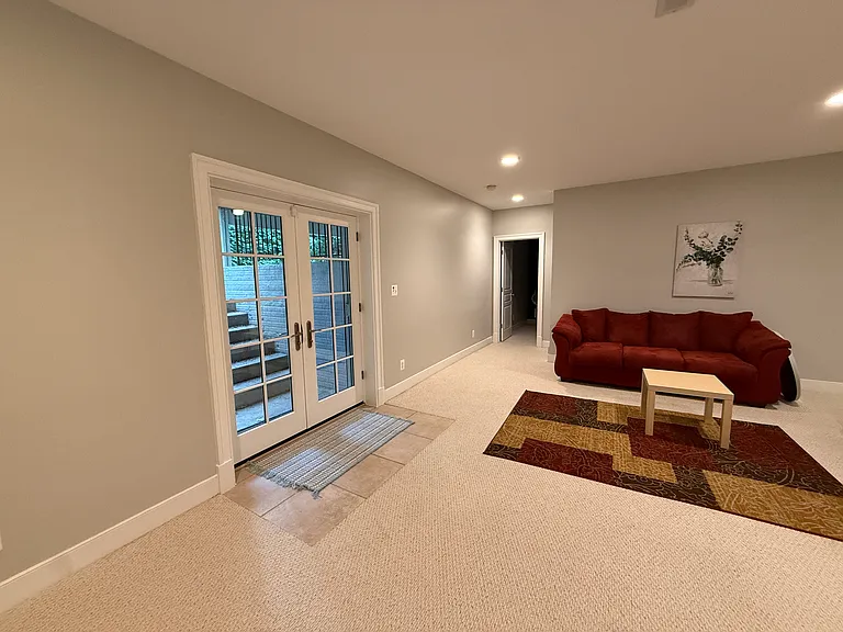 1912 Corliss Ct — Photo 2