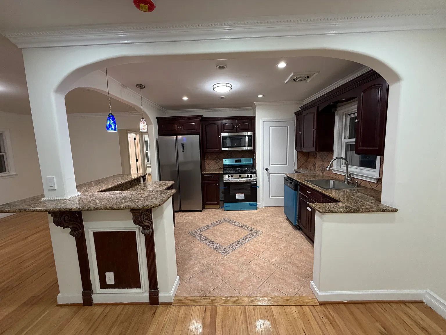 4 bed, $4,000 — Photo 2