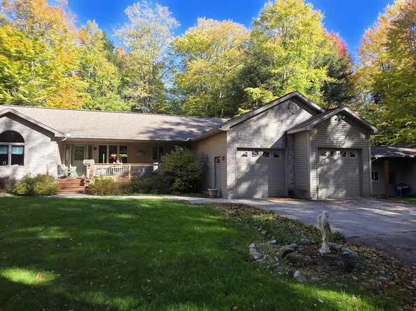 8632 W Blanchard Rd, Blanchard, MI 49310