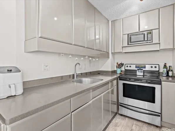 2845 Waialae Ave APT 321, Honolulu, HI 96826