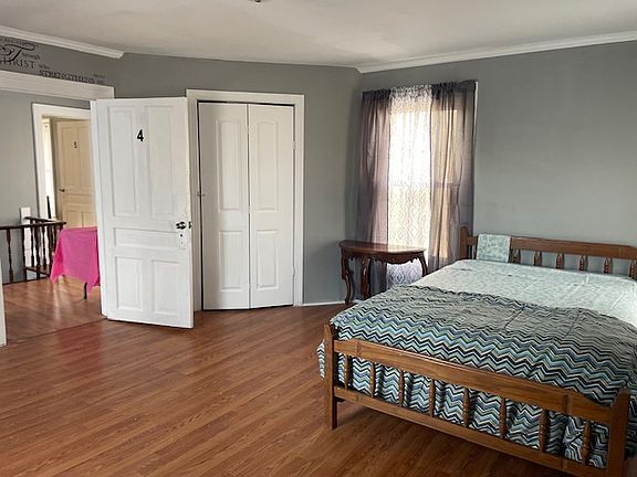 5th image of 409 Hammond St