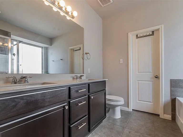 352 S Brook Dr — Photo 12