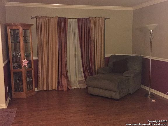 3rd image of 1012 Crimson Cove Dr