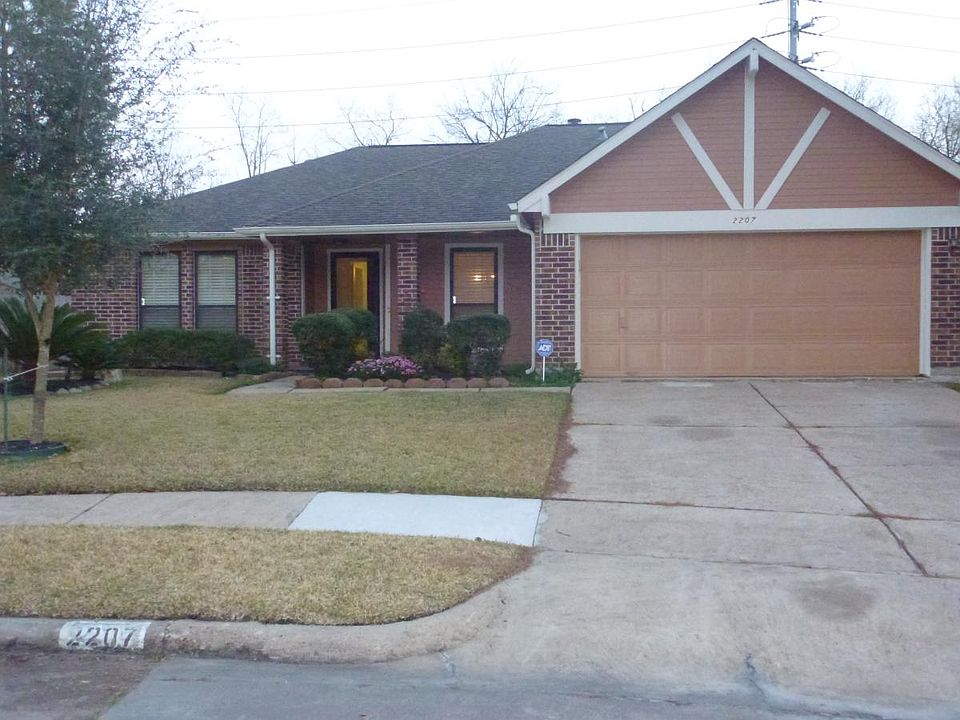 1st image of 2207 Saradon Dr