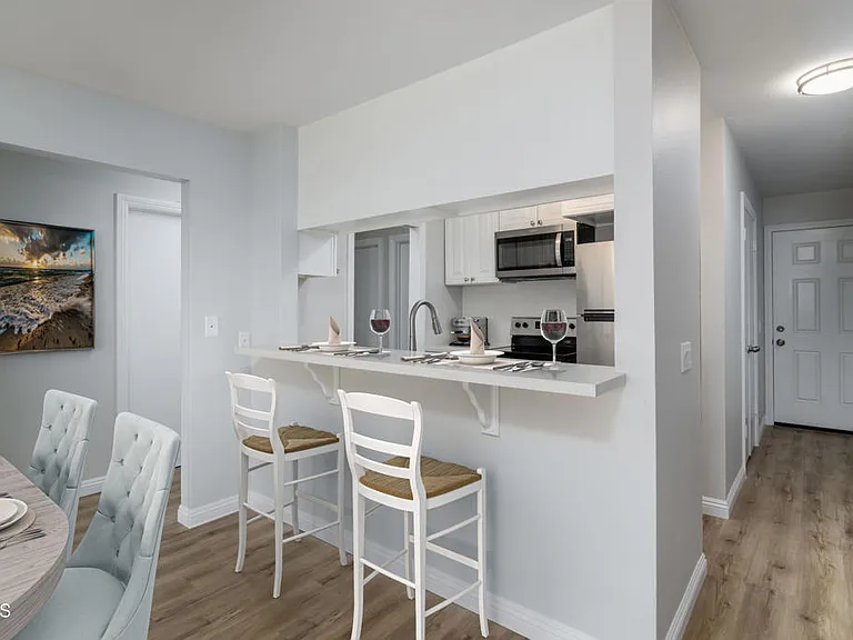 257 E Surfside Dr — Photo 5