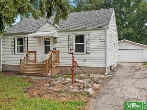 3159 Paxton Blvd, Omaha, NE 68111