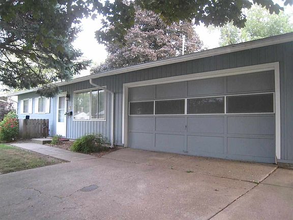 2nd image of 902 37th Ave