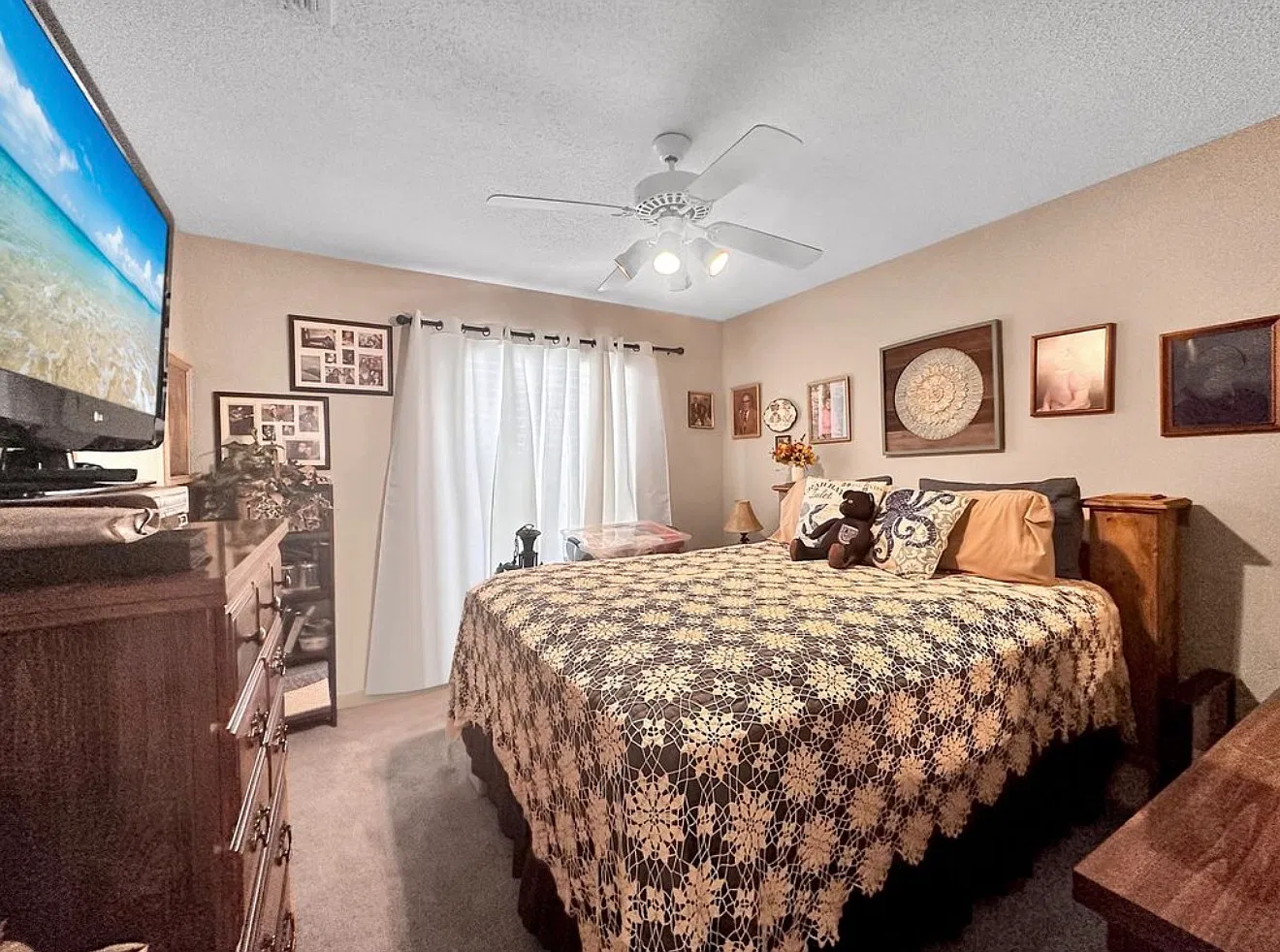 3 bed, 1100 sqft, $2,400 — Photo 3