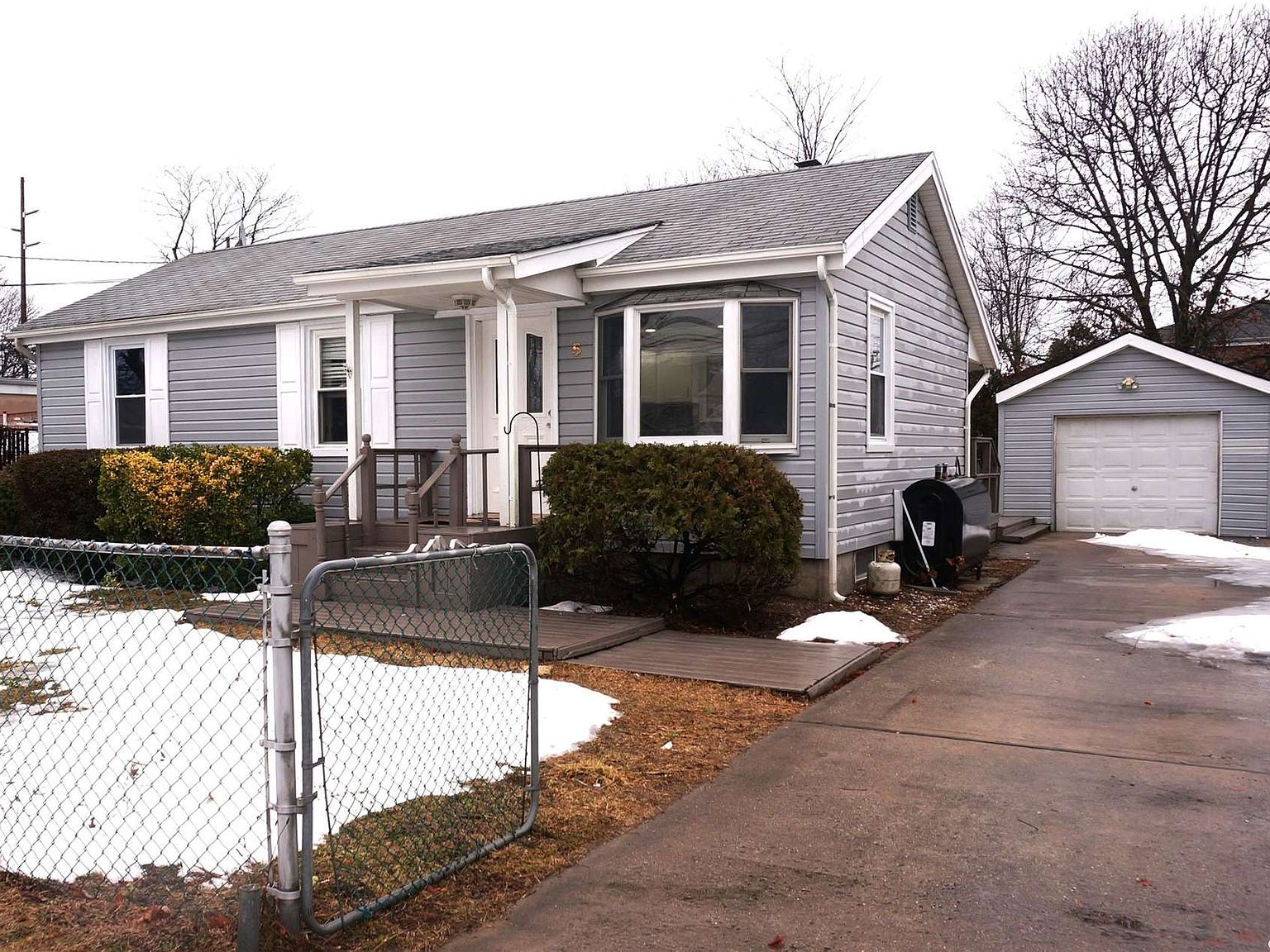 5 Forest Avenue, West Babylon, NY 11704 Zillow