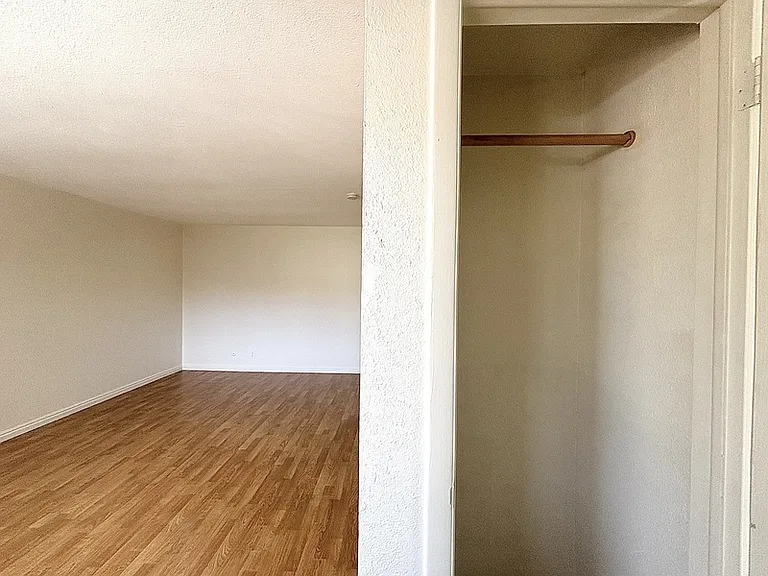 615 E 700 S #5 — Photo 10