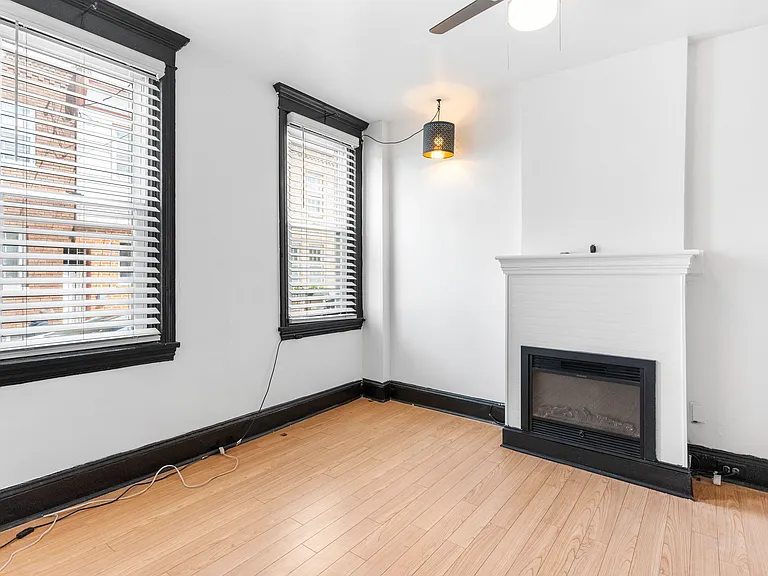 130 McClellan St — Photo 4