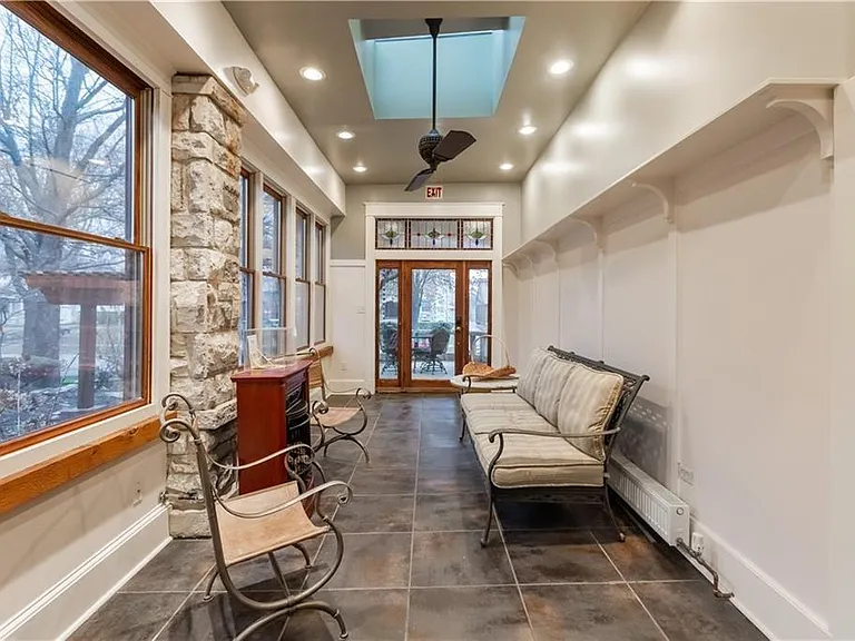 425 Gladstone Blvd — Photo 17