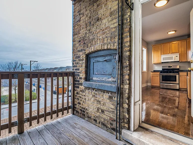 2450 W Addison St #2A — Photo 15