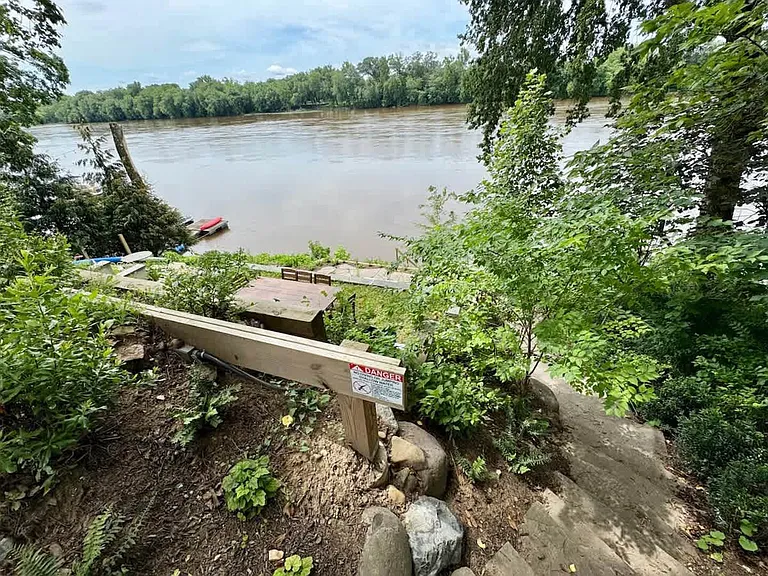 River Dr — Photo 73