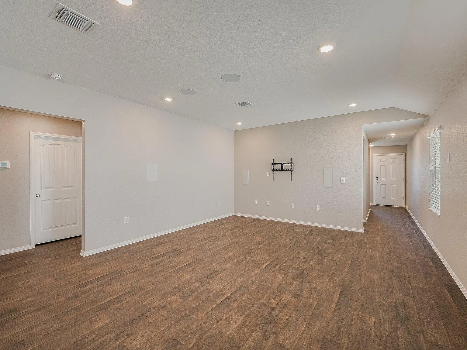 3 bed, 2.0 bath, 1527 sqft, $2,000 — Photo 4