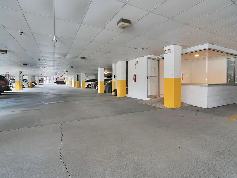 Scarsdale Commons — Photo 37