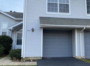 40 Malibu Dr, Eatontown, NJ 07724