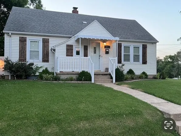 301 W Sainte Marie St, Newton, IL 62448