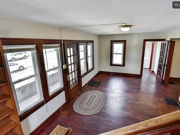 4th image of 2333 E 3rd St