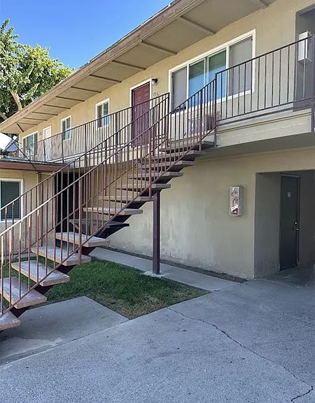1735 Lucerne Ave — Photo 2