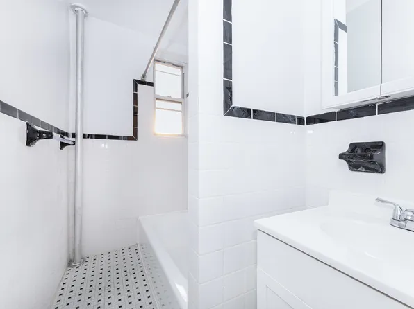 7402 Bay Parkway image 4 of 6