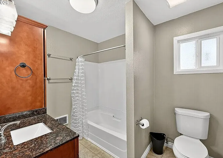 1849 N Jantzen Ave — Photo 30