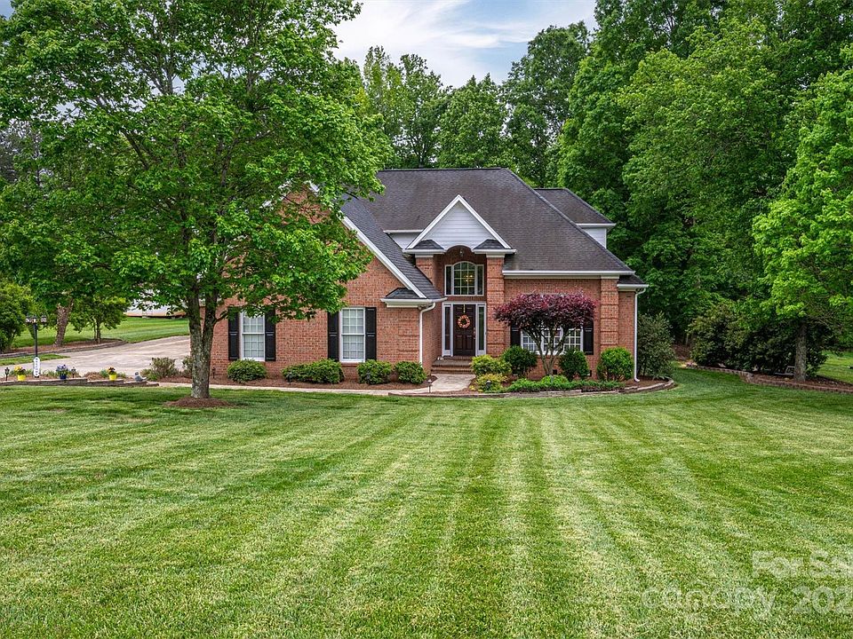1st image of 107 Green Meadow Ct